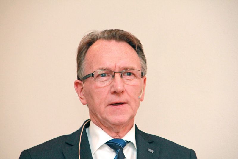 „Der Energieverbrauch beim Hochdruckwasserstrahlentgraten konnte durch Wärmerückgewinnung und bessere Prozesse in den vergangenen fünf bis acht Jahren auf ein Viertel reduziert werden“, berichtet Dieter Vincenz von Dürr Ecoclean. (Bild: Itasse)