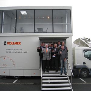 Bild 1: Das Vollmer-Team in Sachen Präzision auf Tour...