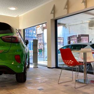 Der Pop-up-Store ist im ehemaligen Stammhaus des Autohauses angesiedelt.(Bild:  Auto Bohlender)