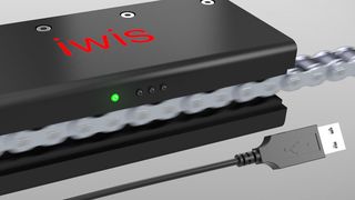 Das CCM-System stellt Verschleiß in einem Kettenbetrieb fest und informiert das Instandhaltungspersonal, wann und wo Gegenmaßnahmen getroffen werden müssen. (Bild: Iwis)