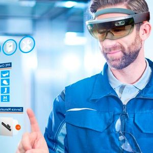 Mittels Wissensbibliotheken lassen sich in Form von Schritt-für-Schritt-Arbeitsanweisungen über AR Schulungszeiten für neue Mitarbeiter senken. (Bild:  PTC)