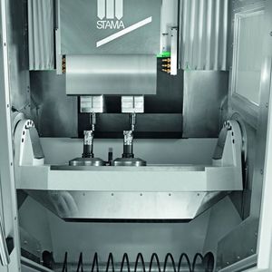 Bild 2: Innenraum des neuen Bearbeitungszentrums MC 533/Twin mit Torque-Antriebe für die vierte und fünfte Achse. Bild: Stama