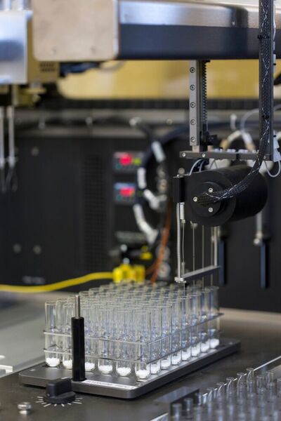 High-throughput R&D combines state-of-the art hardware, robotics, automated procedures, and specialised software to enable up to 100 times faster experimentation compared to traditional practices. (Clariant)