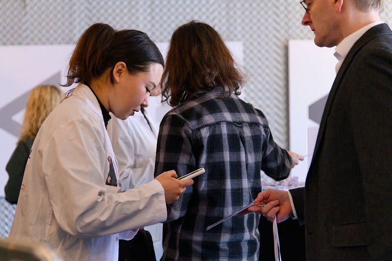 Viele Besucher hatten sich im Vorfeld bereits registriert. Hierdurch waren die Wartezeiten am Einlass extrem kurz.    Mehr Infos zu den kommenden LAB-SUPPLY-Messen finden Sie auf www.lab-supply.info (Bild: Stefan Stark)