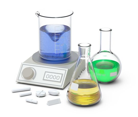 Magnetrührstäbe müssen mit ihrer Form auf die jeweiligen Glasgefäße abgestimmt sein, um eine optimale Durchmischung zu gewähleisten.(Bild:  Bola)