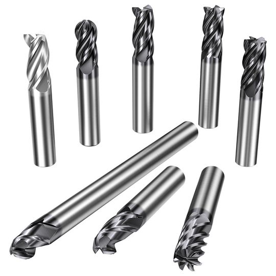 Die Vollhartmetallfräser aus dem Sortiment Coromill Dura von Sandvik Coromant wurden so ausgelegt, dass sie bei der Zerspanung Vibrationen entgegenwirken.(Bild:  Sandvik Coromant)