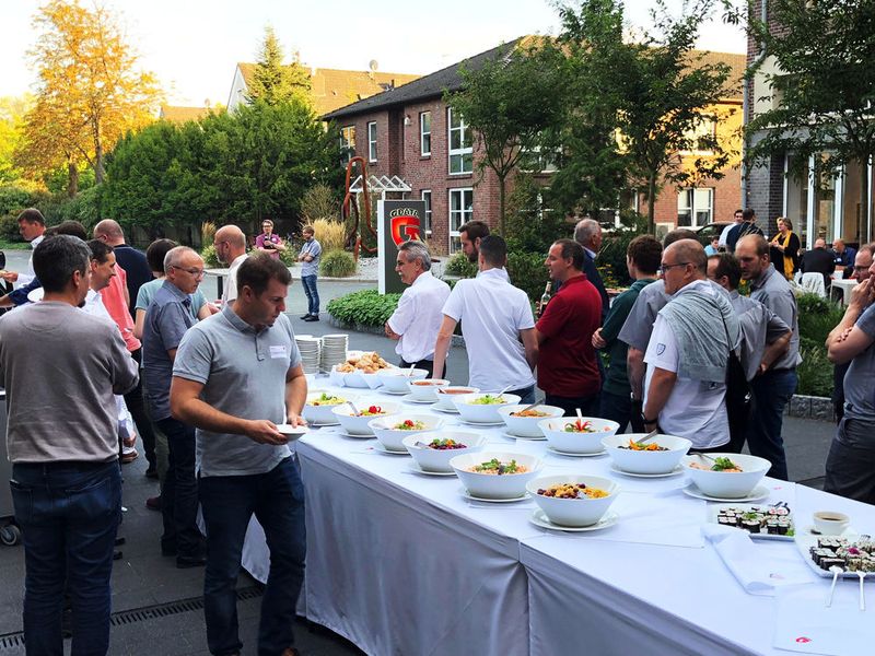 Es gab auch reichlich Auswahl an Salaten, Brötchen und sogar Sushi. (G Data)
