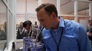 Der Expert-Circle beim Materialspezialisten imat-uve gab auch die Möglichkeit das Thema Geruch direkt zu erleben. (imat-uve)