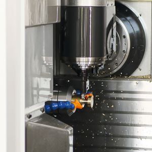 Cet outil est utilisé pour les opérations de tronçonnage, de gorge mais également de tournage avant et arrière avec une grande stabilité. (Source :  MSM)