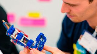 In vier Modulen können Teilnehmende zu KI-Experten werden. (Bild: Ludmilla Parsyak/Fraunhofer IAO)