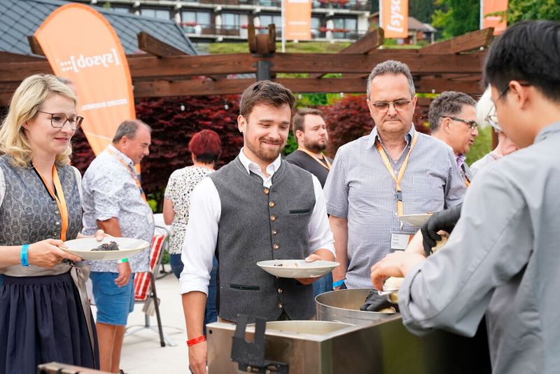 Passend zum bayerischen Abend gab es auch bayerische Spezialitäten. (Bild: Julia Griebel)