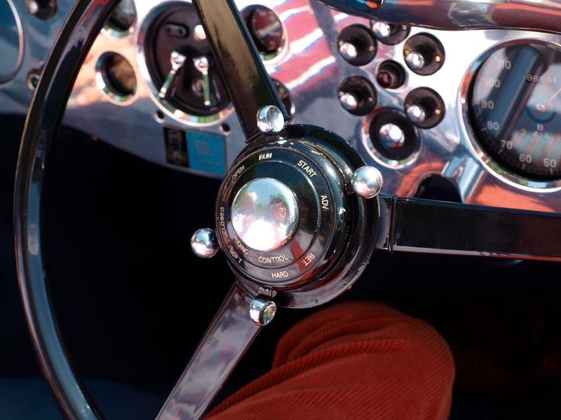 Dieser Bentley 4 ¼ Litre von 1937 ist mit einer „Ride Control“ für das Fahrwerk ausgestattet, der Fahrer hat per Hebel am Lenkrad die Wahl zwischen „hard“ und „soft“. (sp-x/Hanne Schweitzer)