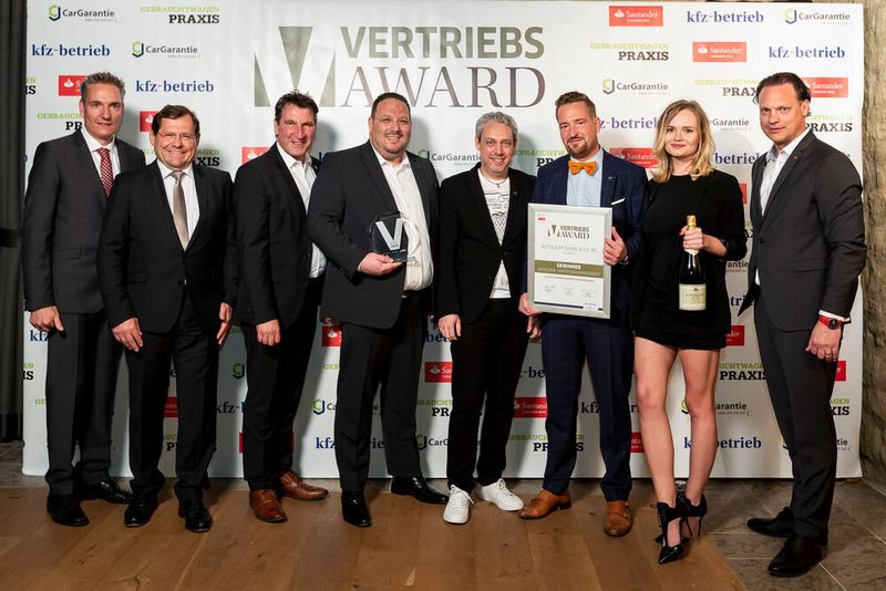 Das Team von Autolevy in Düsseldorf gewann in der Kategorie „Vertriebsmanagement“. (Stefan Bausewein)