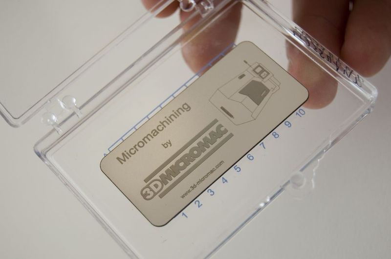 Laserkennzeichnung in Metall, hergestellt mit Ultrakurzpulslaser.  (Bild: 3D-Micromag)