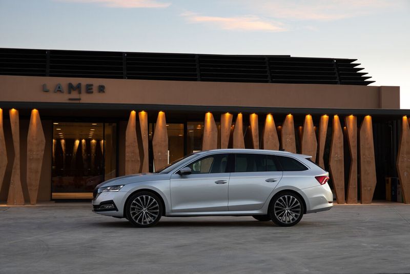 Vom Größenwachstum des Octavia profitieren vor allem die Fondpassagiere. (Bild: Skoda)