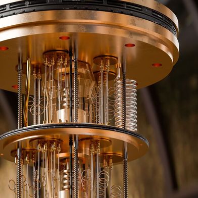 Wer Quantencomputer entwickelt oder betreibt, muss scharf aufpassen, dass von außen keine Störungen einwirken können. Man kühlt Quantencomputer deshalb extrem herunter. Doch es gibt einen Effekt, der auch einen Quantencomputer abstürzen lassen kann ... (Bild: B. Schröder / HZDR)