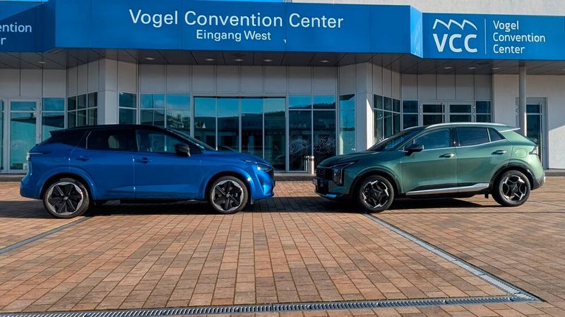 Zwei beliebte Kompakt-SUVs im direkten Vergleich: der Nissan Qashqai links und der Kia Sportage rechts.(Bild:  Mauritz – VCG)