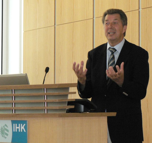 H. Weißig, Flowchief, zeigt auf, was moderne Prozessleitsysteme in Verbindung mit GPRS-Fernwirktechnik zu leisten vermögen (Archiv: Vogel Business Media)