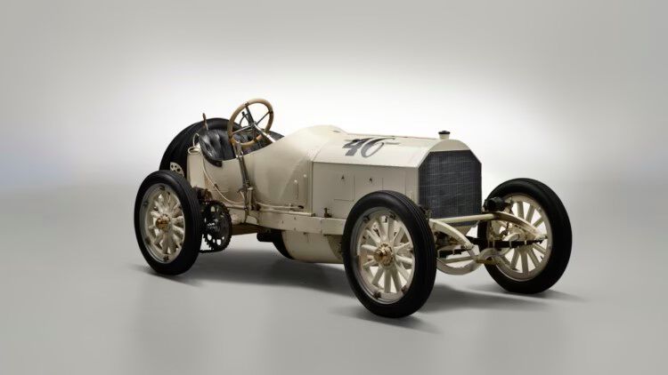 Dieser Mercedes 17,3 Liter vin 1908 ist ein einmaliger Werks-Rennwagen der speziell für den härtesten Wettbewerb seiner Zeit gebaut wurde: das Semmering-Bergrennen. Der Semmering-Sieger von 1908 und 1909 brachte es auf einer Erlössumme von 8.255.000 USD und damit auf Platz 4. (Bild: RM Sothebys)