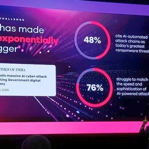 CEO Sanjay Mirchandani hebt warnend den Zeigefinger: „Lasst euch diese Cyberangriffe eine Warnung sein“, scheint er zu sagen.(Bild:  Commvault)