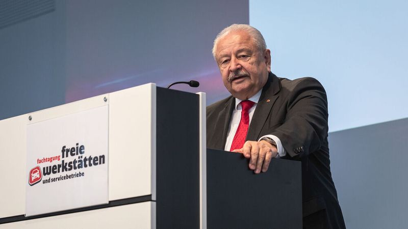 Auch ZDK-Präsident Jürgen Karpinski gab sich zum 30. Jubiläum die Ehre und kam persönlich nach Würzburg.  (Stefan Bausewein)