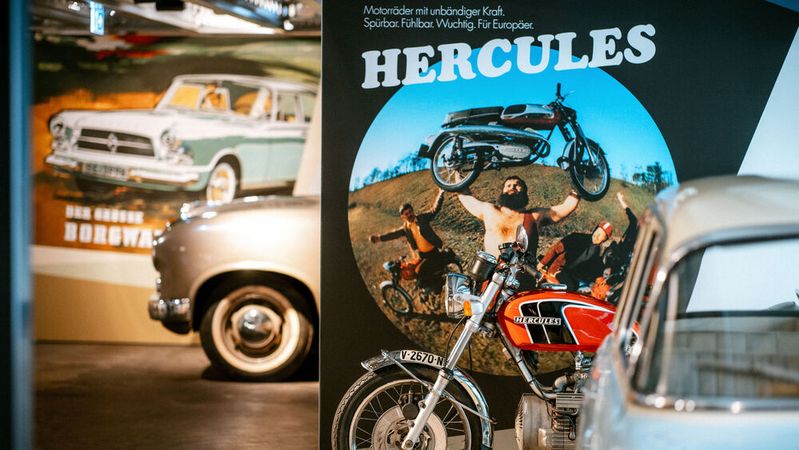 Die neue Sonderausstellung „Weißt Du noch…. Von Käfern und Käseigeln“ des PS.Speicher  erinnert auch an verblichene Automarken wie Glas, Goliath und DKW und an Redewendungen und Alltagsgegenstände.(Bild:  www.spieker-fotografie.de)