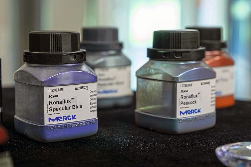 An die Herstellung von Ronaflux-Pigmenten werden besondere Qualitäts- und Reinheitsstandards gestellt. (Bild: Glatt)