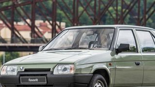 Ein Skoda wird zum Klassiker: Dieser Tage feiert der Favorit seinen 30. Geburtstag. Im Bild ein Vertreter der ersten Generation (1987-1994). (Skoda)