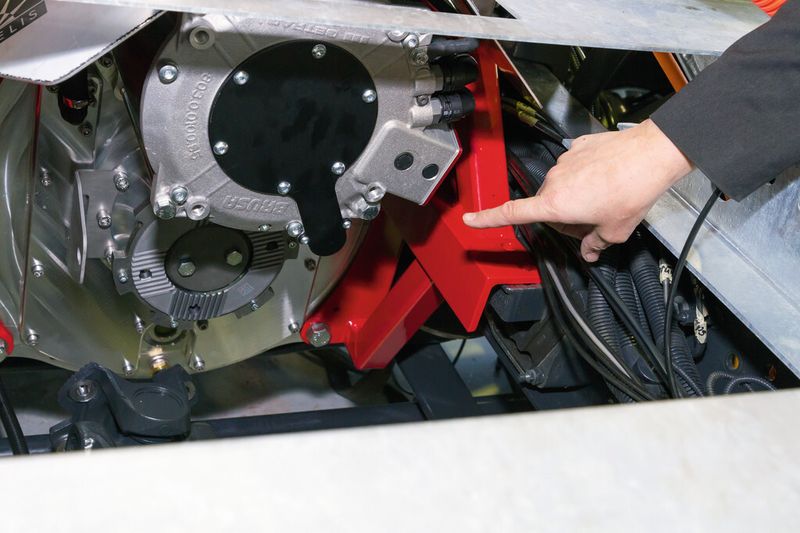 Zwei wassergekühlte Synchron-Elektromotoren treiben den Lkw an. Der geringe Energieverbrauch ergibt sich aus dem hohen Wirkungsgrad der Elektromotoren mit bis zu 97 %. Im innerstädtischen Verkehr mit seinen zahlreichen Stop-and-go-Wechseln ist der Effekt am grössten. (Bild: Tobi Stiller)