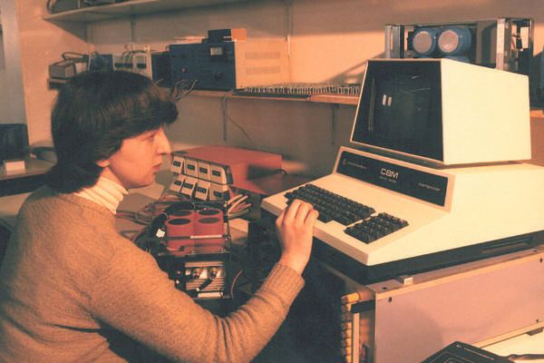 Prüfung von Leistungsbaugruppen: schon in den 80er Jahren mit PC-Steuerung (Bild: Zollner)