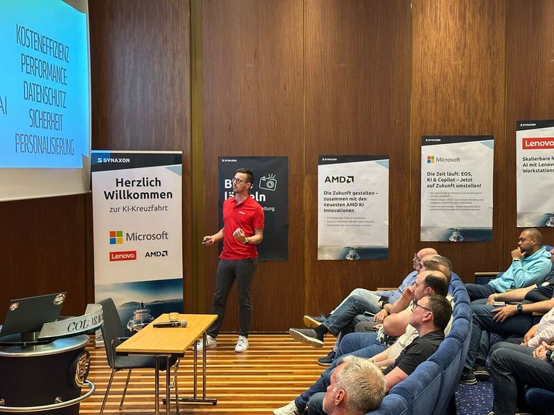 Thomas Hollmann, AMD, berichtet über die Entwicklungen und technischen Neuerungen bei  AMD-Produkten. (Bild: Synaxon)