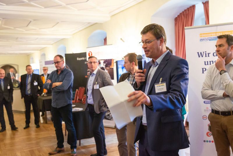Impressionen der Förderprozessforen 2019: Beim Pumpen- und Schüttgut-Forum diskutieren Experten an zwei Tagen über Probleme bei Förderprozessen. Dabei steht der praxisorientierte Austausch und die gemeinsame Lösungsfindung im Vordergrund des Netzwerktreffens der Pumpen- und Schüttgut-Community. (Stefan Bausewein / PROCESS)