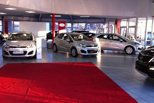 Den bisherigen Gebrauchtwagen-Betrieb hat das Unternehmen nach der neuesten Kia-CI umgebaut. (Foto: Levy-Gruppe)