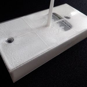 Mit circa 16 % Gewichtseinsparung im Vergleich zur herkömmlichen Herstellung punktet Protecs neues Peripheriesystem zum physikaischen Schäumen bei diesem Bauteil aus Polycarbonat (PC).