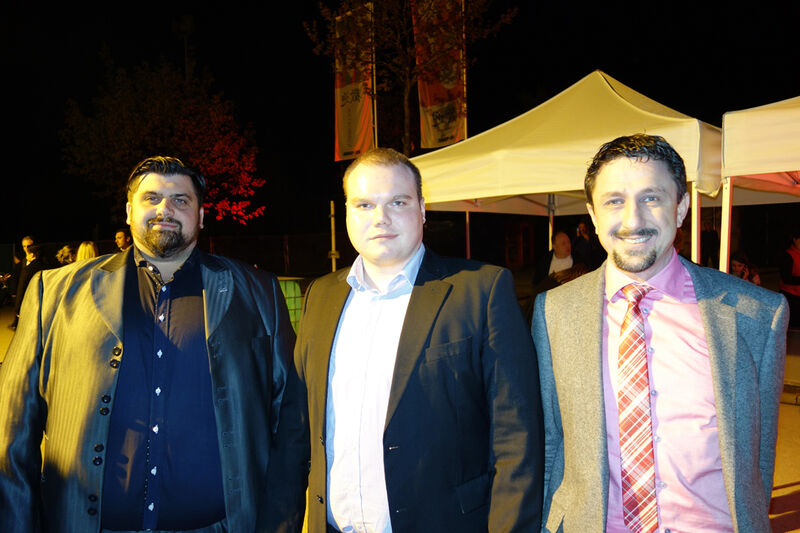 (v. l.) Frank Kwasny und Philipp Rabe, Dresdner ProSoft, mit Oliver Tagisade, KLESYS (Bild: IT-BUSINESS)