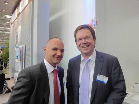 (v.l.) Michael Vorberger, LG Electronics, und Lutz Hardge, NEC Display (Archiv: Vogel Business Media)