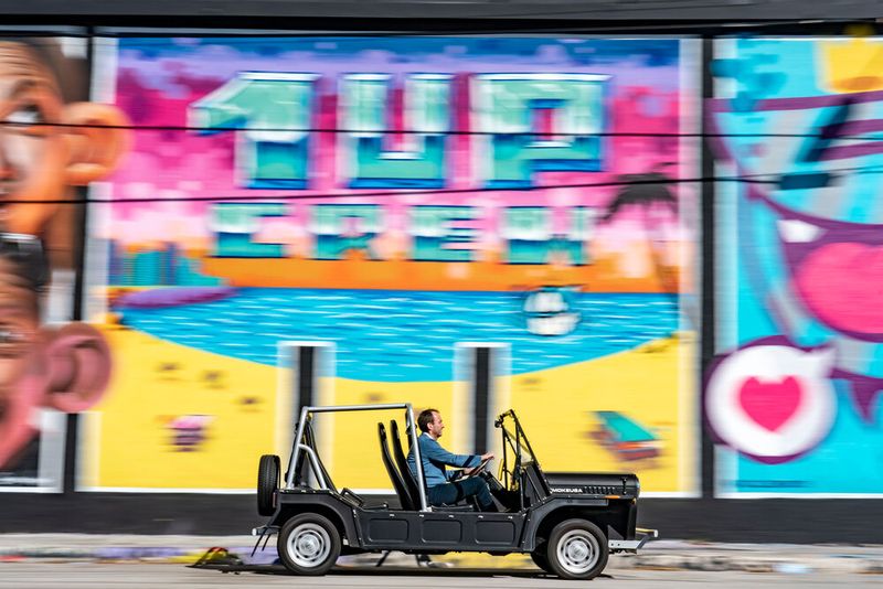 Die Kopffreiheit im Moke ist – bauartbedingt – unendlich. (Bild: BMW)