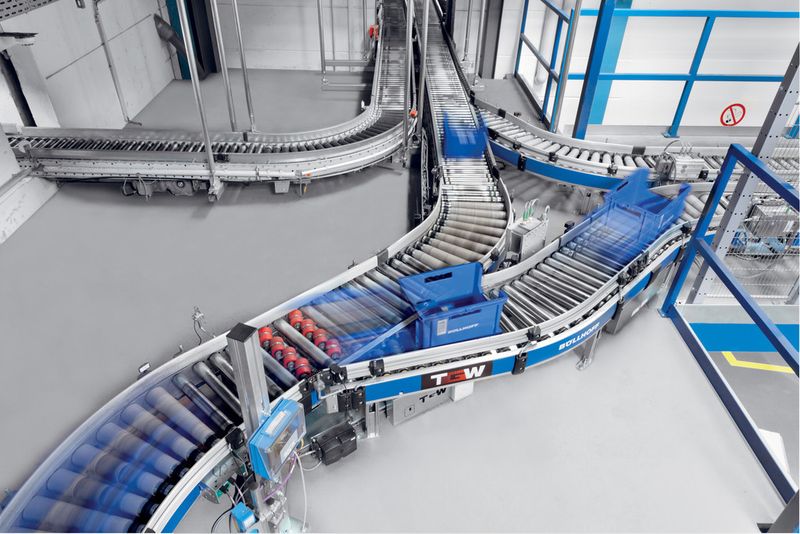 Die neue Fördertechnik wurde in eine bestehende Anlage integriert und agiert nun gemeinsam mit der alten Fördertechnik. (Bild: TGW)