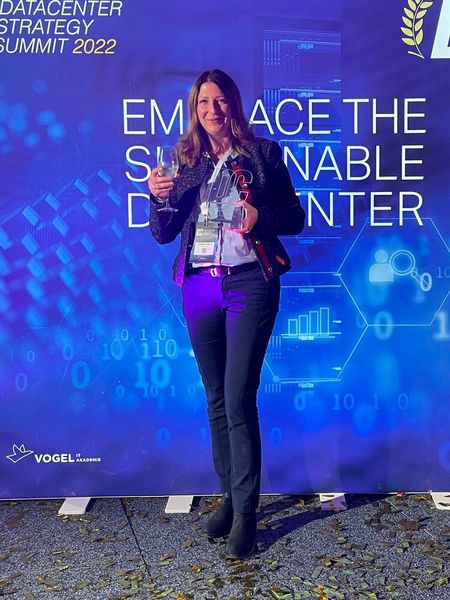 Die glückliche Gewinnerin in der Kategorie »Sustainability«: Viliyana Ivanova, Head of Operations, Zattoo AG (Bild: Vogel IT-Medien GmbH)