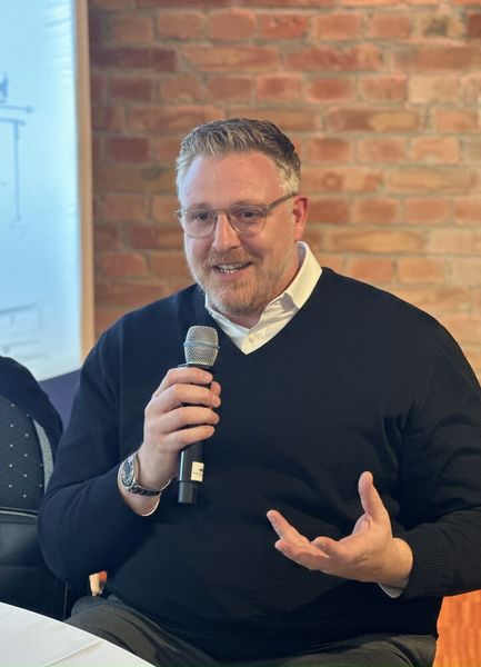 Nach zahlreichen Impulsen ist Zeit für Fragen von Thorsten Raquet (PCG),... (Bild: Vogel IT-Akademie)