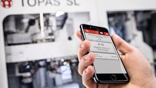 Eine Mobile-Funktion macht Statusmeldungen per Smartphone oder Tablet-PC
überall verfügbar und meldet sogar bevorstehende Ereignisse wie Rollenwechsel. (Bild: Windmöller & Hölscher)