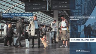 Wäre es schön, jetzt im Auto zu sitzen: Fällt der Zug aus, liegen die Nerven aller Wartenden schnell blank. (Bild: ZDK)