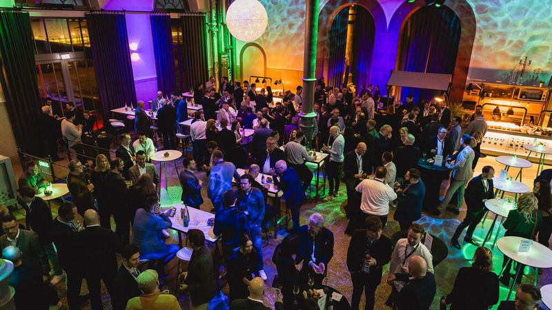 280 Gäste kamen nach Würzburg in die Eventlocation Bürgerbräu zur Verleihung des Gebrauchtwagen Award 2025. (Bild: stefan bausewein)