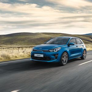 Zum Sommer bringt Kia den Kleinwagen Rio in einer gelifteten Version auf den Markt.(Bild:  Kia)