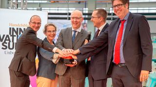 V.l.n.r.: Dr. Robert Franke, Prof. Dr. Ursula M. Staudinger, Prof. Dr.-Ing. Niels Modler, Prof. Dr.-Ing. habil. Maik Gude, Michael Kellner (Bild: Lubiger-Weltsichten.de)