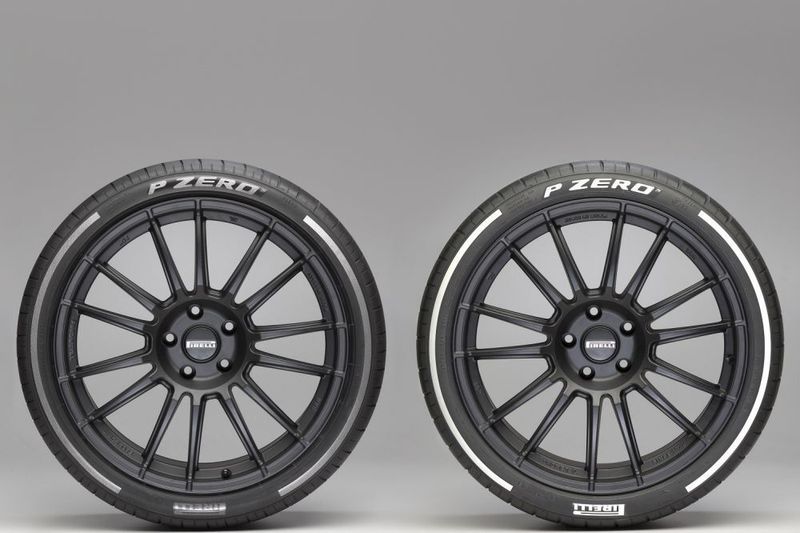 ... Silber und Weiß. Die Farben sollen durch besondere Materialien lange sichtbar bleiben. (Eurofotocine)