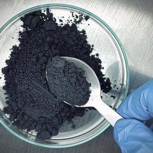 Silizium-Kohlenstoff-Komposit als Aktivmaterial zur Herstellung siliziumbasierter Anoden für Lithium-Ionen-Batterien im StrOboBatt-Projekt.(Bild:  Fraunhofer ISE)