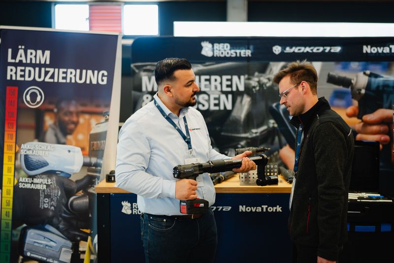 Gerade der fachliche Austausch unter den Schraubexperten ist das, was die Regionalmesse Schraubtec ausmacht. (Bild: tinografiert)