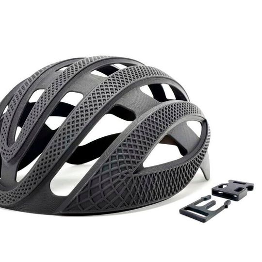 Der Fahrradhelm wurde aus dem Kunststoff Loctite 3D IND405 Black und der Clip aus Loctite 3D 3843 von Henkel additiv gefertigt.(Bild:  Henkel / Desktop Metal)