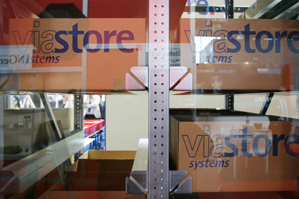 Viastore zeigte auf der Cemat 2011 ... (Archiv: Vogel Business Media)